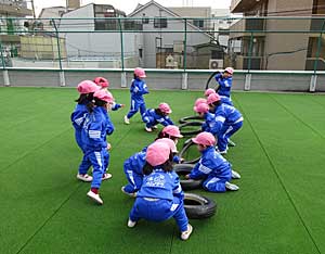 タイヤ取りゲーム!_e0325335_8175317.jpg