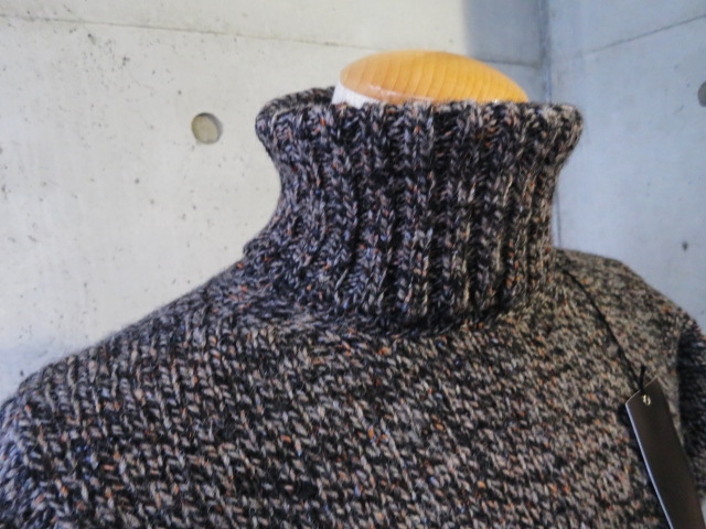 寒い日にはコレです。。。流れもありますTURTLE NECK KNIT SWEATER で如何がでしょーか!?_d0152280_12505188.jpg