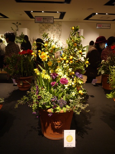 大阪阪急うめだ本店　『ケイ山田の世界展』春の花と寄植えの芸術_a0317581_23484597.jpg