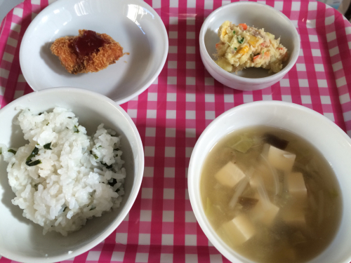1月14日の給食 お誕生日献立でした♪_c0293682_16433204.jpg