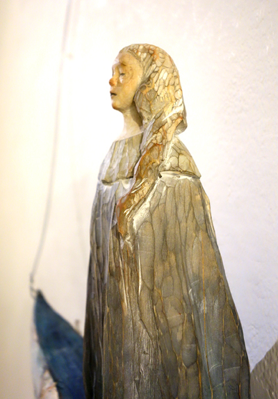 月の人。〜【神崎由梨作品展　風をわたす】_a0017350_03110574.jpg