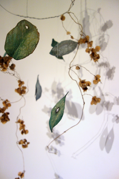 月の人。〜【神崎由梨作品展　風をわたす】_a0017350_03113919.jpg