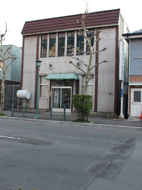 函館末広町のイチヤマ商店(建築家・関根要太郎函館作品再訪、その5)_f0142606_5192914.jpg