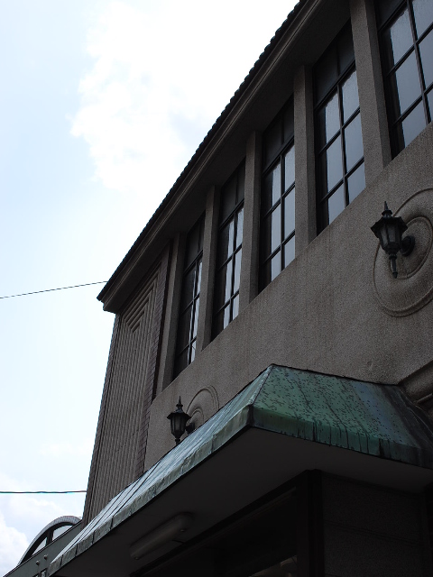 函館末広町のイチヤマ商店(建築家・関根要太郎函館作品再訪、その5)_f0142606_5383427.jpg