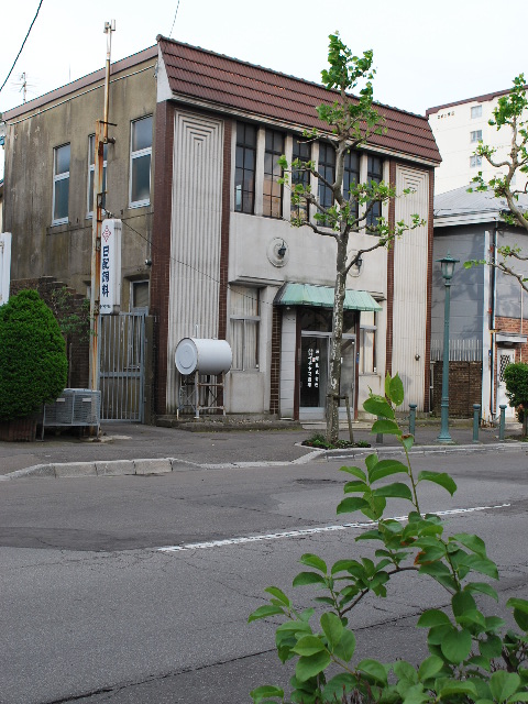 函館末広町のイチヤマ商店(建築家・関根要太郎函館作品再訪、その5)_f0142606_65026.jpg