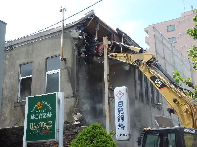 函館末広町のイチヤマ商店(建築家・関根要太郎函館作品再訪、その5)_f0142606_7312060.jpg