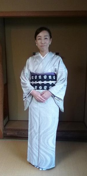 竜巻絞り着物のお客様・羽田さん帯、刺繍の帯揚で新年会_f0181251_1632010.jpg