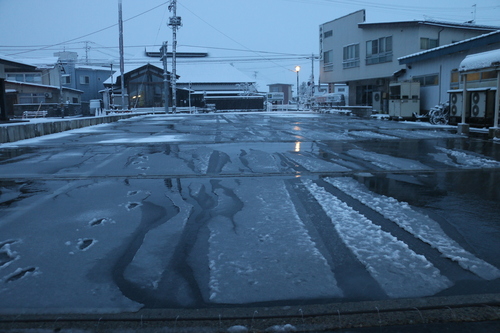 米沢駅へ朝の散歩　1月1８日（小寒・末候）　雉始めて雊（きじ　はじめて　なく）・・・３_c0075701_9553932.jpg