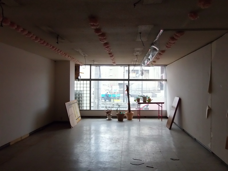 隣の店舗の「改装」始めました。_a0125419_17590680.jpg