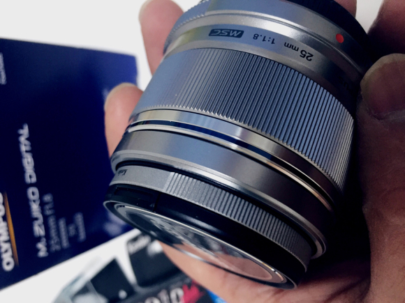 ◇あ!フードがはまらない! M.ZUIKO DIGITAL 25mm F1.8 : SAMの ◇あ!フードがはまらない! M.ZUIKO DIGITAL 25mm F1.8 : SAMの