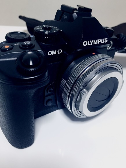 ◆あ!フードがはまらない! M.ZUIKO DIGITAL 25mm F1.8_b0008655_23544524.jpeg
