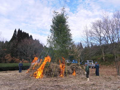 「御願立て」と「どんどや」 熊本県菊池市伊牟田の年行事2016_a0254656_1730352.jpg