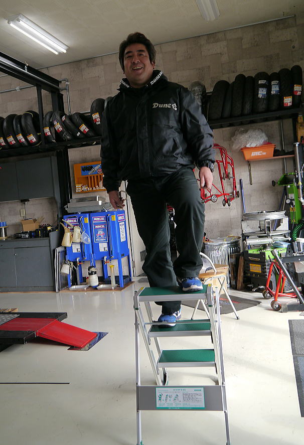 大きな平たい荷物にドキっ_f0178858_1745154.jpg