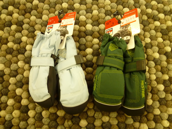 特価のヘストラのグローブを入荷だと!?_d0198793_12222378.jpg