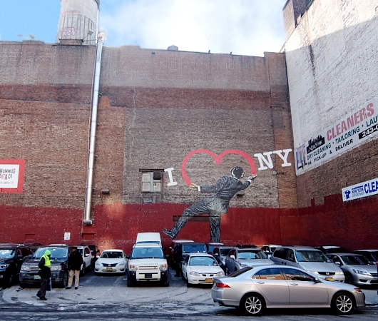  情熱溢れるI love NYの巨大壁画、Love Vandal_b0007805_21181619.jpg
