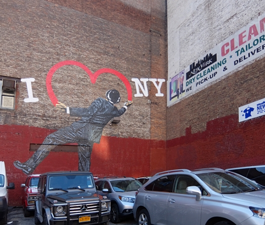  情熱溢れるI love NYの巨大壁画、Love Vandal_b0007805_21182815.jpg