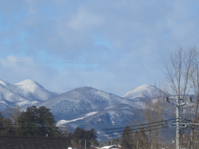 雪の山が美しい朝_f0248616_00454059.jpg