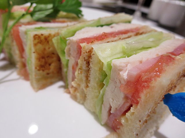 【タカノフルーツパーラー】国産苺のフルーツコース【横浜高島屋店】_b0009849_1245176.jpg