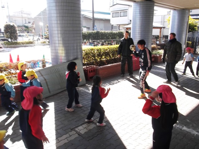 水曜日のP.E.クラス(体育)_a0115391_14501165.jpg