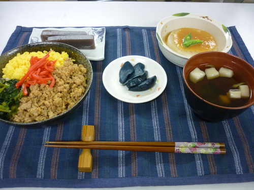 ～鶏そぼろ丼～_d0195052_1613995.jpg