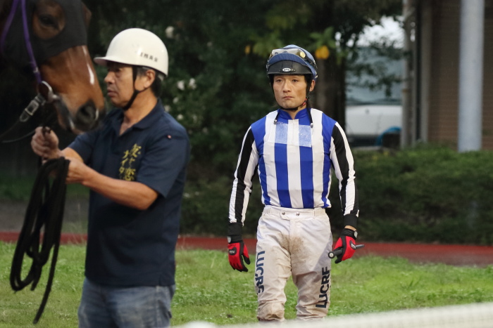 森田牧広騎手、夜さ恋ナイターで日本初勝利!!_a0077663_18311442.jpg