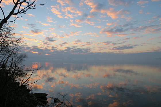 彩雲を映し美しトラジメーノ湖_f0234936_82061.jpg