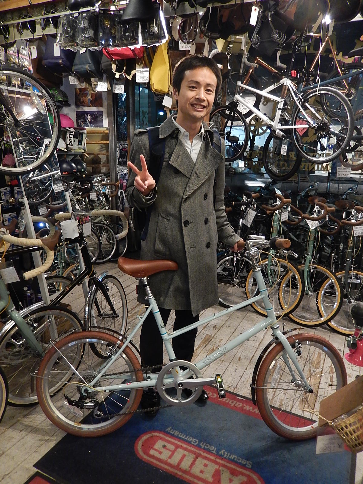 1月23日 渋谷 原宿 の自転車屋 FLAME bike前です_e0188759_16374759.jpg