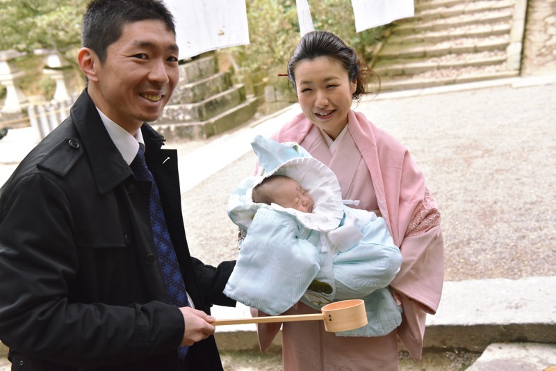 石上神宮へのお宮参り・奈良の大寒波、赤ちゃんも寒さ対策で暖かそうな着物にバッチリ包まれて16.1.23_c0324376_1754837.jpg