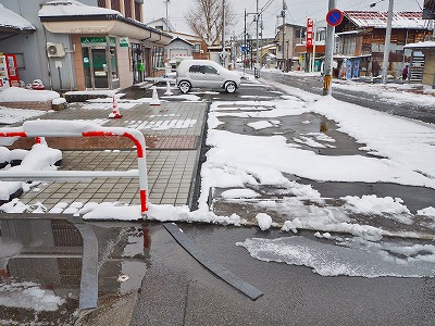 雪の日の重役出勤？_c0336902_133744.jpg