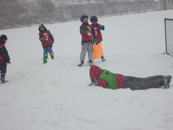 今日の練習は雪合戦!_d0010630_1535318.jpg
