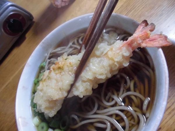 私の作った海老天そばと温玉かけごはん_c0118393_17252947.jpg