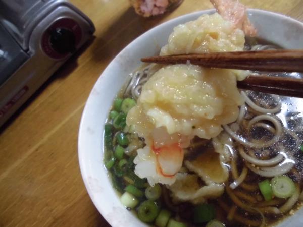 私の作った海老天そばと温玉かけごはん_c0118393_1751862.jpg