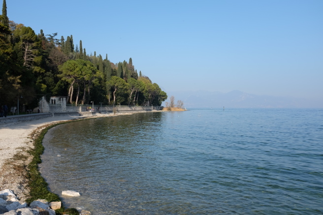 イタリア最大の湖の半島 \"Sirmione シルミオーネ\"_b0246303_21140358.jpg