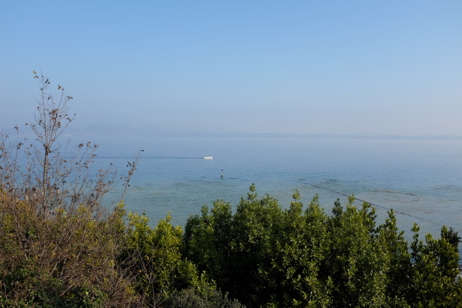 イタリア最大の湖の半島 \"Sirmione シルミオーネ\"_b0246303_21165111.jpg