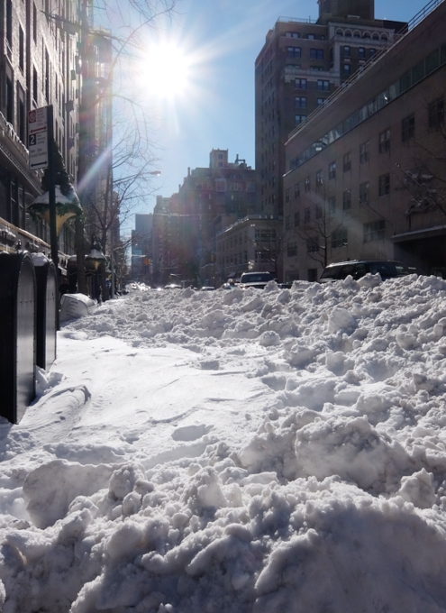 大雪翌日のNY、住宅街アッパー・イーストの微笑ましい光景_b0007805_2024476.jpg