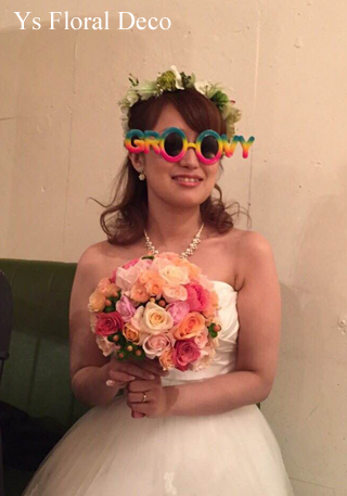 サーモンピンクのドレスにあわせる生花ブーケとアーティフィシャル花冠 _b0113510_1628985.jpg