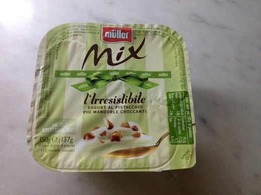 ピスタチオ味のヨーグルト_a0136671_3102868.jpg