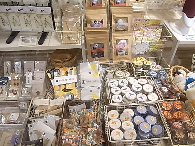 東急ハンズ梅田インコと鳥の雑貨展納品しました。そして、、_d0322493_10401467.jpg