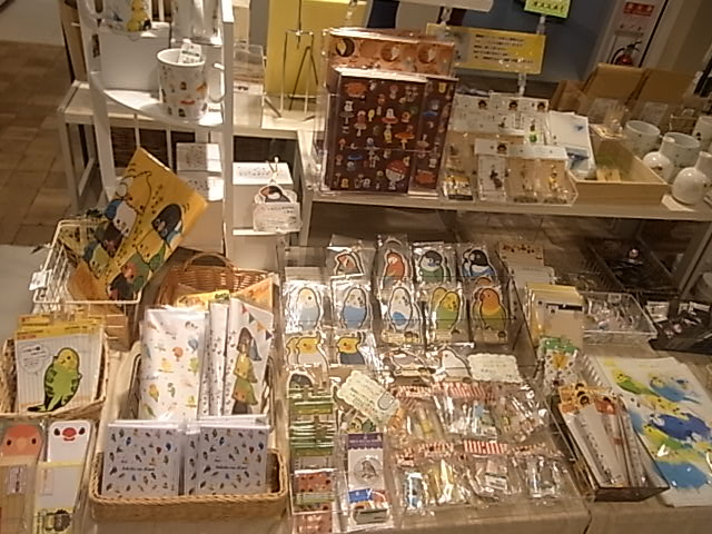 東急ハンズ梅田インコと鳥の雑貨展納品しました。そして、、_d0322493_10412993.jpg