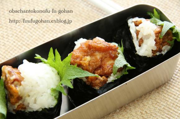 から揚げおにぎり弁当_c0326245_11405590.jpg