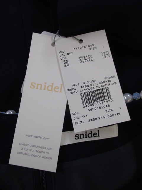 スナイデル snidel ビジュー付きデザインワンピース _e0076692_171184.jpg