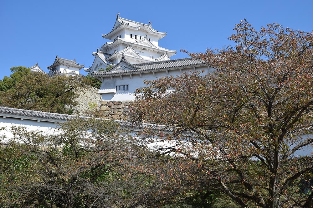 白鷺の天守閣がよみがえった姫路城を歩く。　その１　～三の丸～_e0158128_19554968.jpg