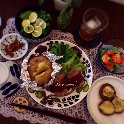 玄関にスツール。と、昨日の晩ごはんはハンバーグ!_a0341288_17254548.jpg