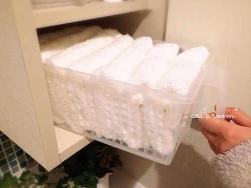 洗面所。朝、家族みんなが使う洗面タオル!…と、子供用の踏み台。_a0341288_17272177.jpg
