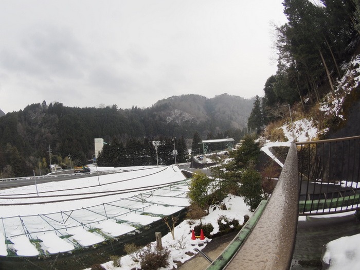 まだ、雪が残り_c0116915_2347491.jpg