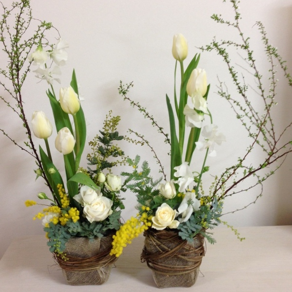 レッスンのお花とミモザのリース ワットモーイ オランダのフラワーアレンジメント教室