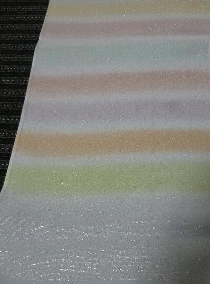 商品紹介・加藤萬さんの厄除けにもなる鱗柄・七色の帯揚_f0181251_18392573.jpg