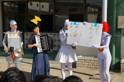 アーティストがやってくる!in北部幼稚園_e0201681_18402892.jpg