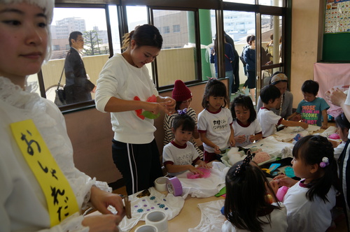 アーティストがやってくる!in北部幼稚園_e0201681_1911719.jpg