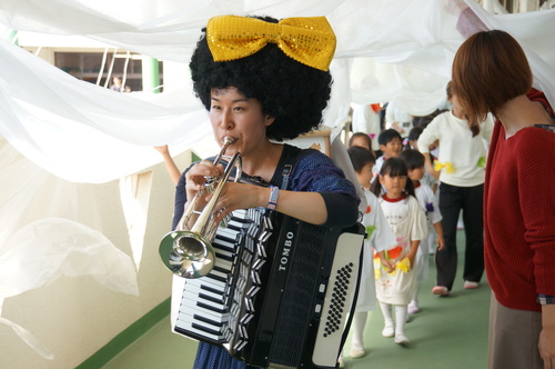 アーティストがやってくる!in北部幼稚園_e0201681_193127.jpg